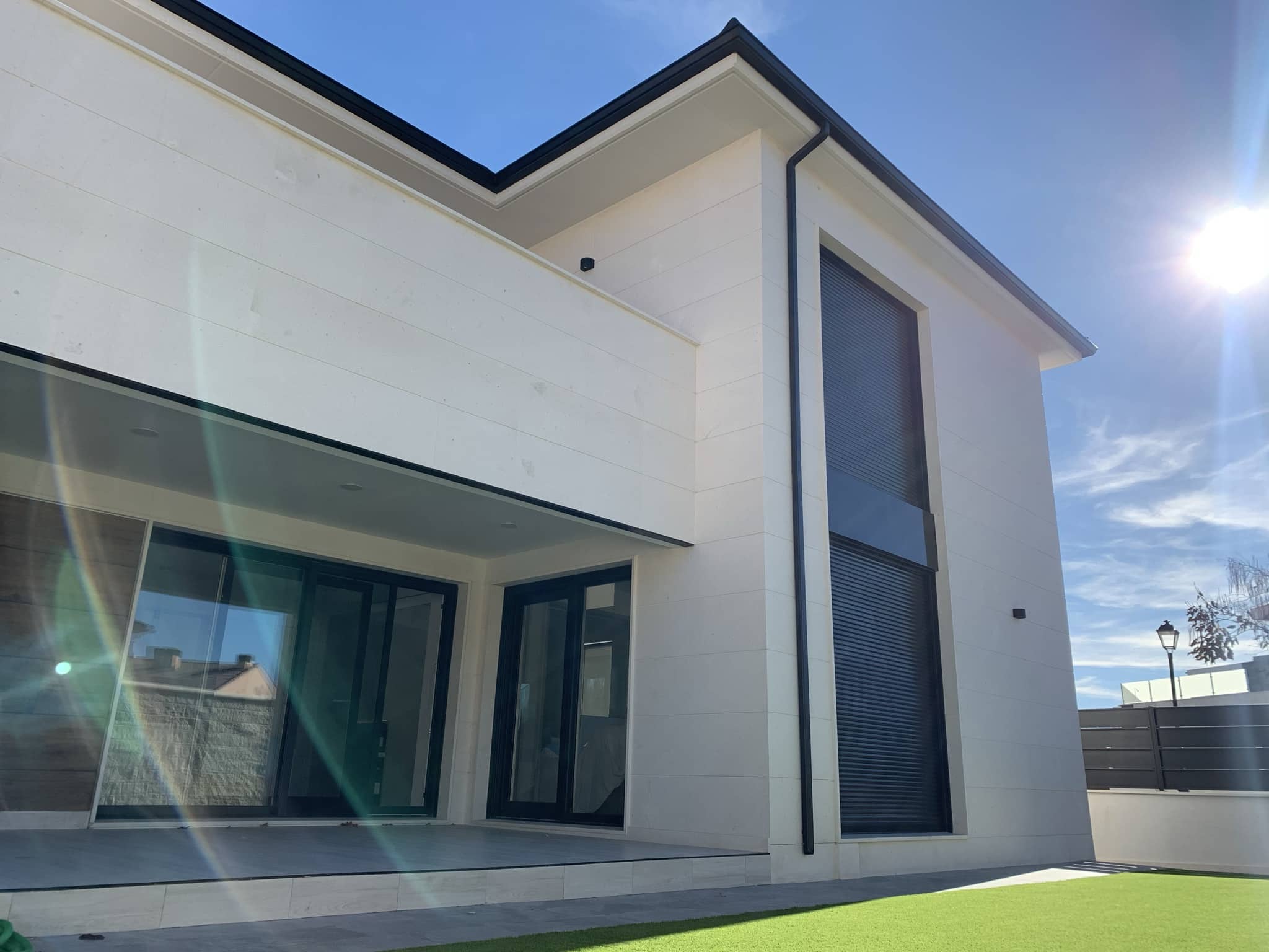 Excellence en ventanas de PVC desde 1990.